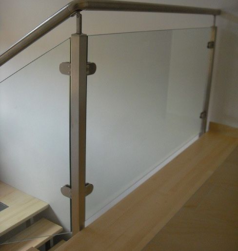 Glasgeländer modern