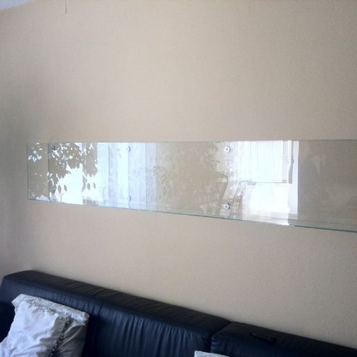 hinterm sofa glas